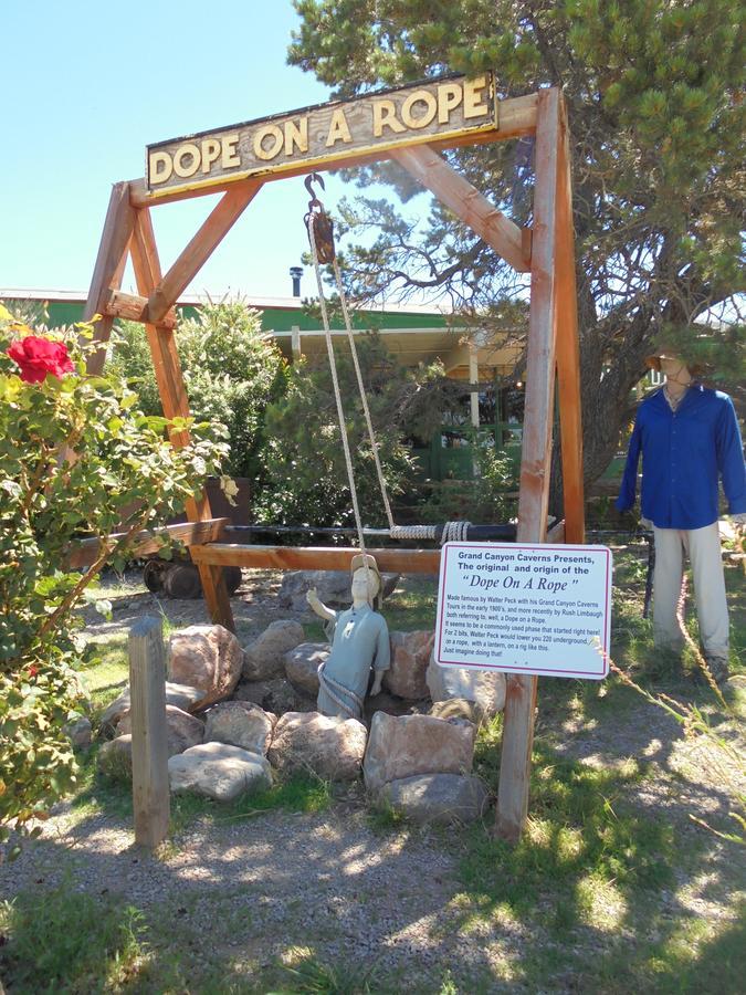 Grand Canyon Caverns Inn Пич-Спрингс Экстерьер фото